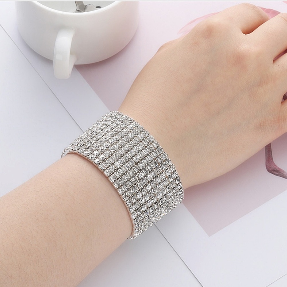 EFFIE Crystal Bracelet - Picture 3 of 3